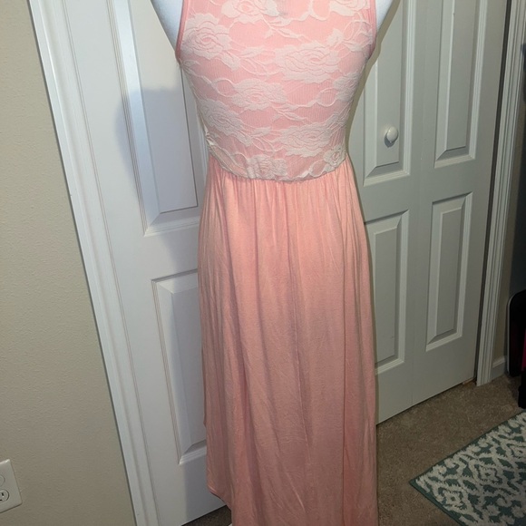 Elegant Pink Lace Dress - Picture 2 of 4